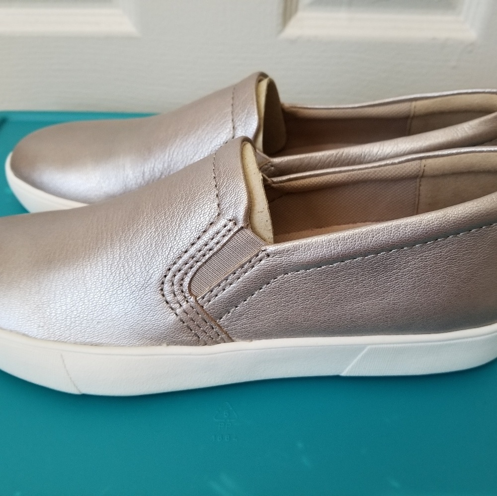 Naturalizer Marianne Sneakers (size 7)